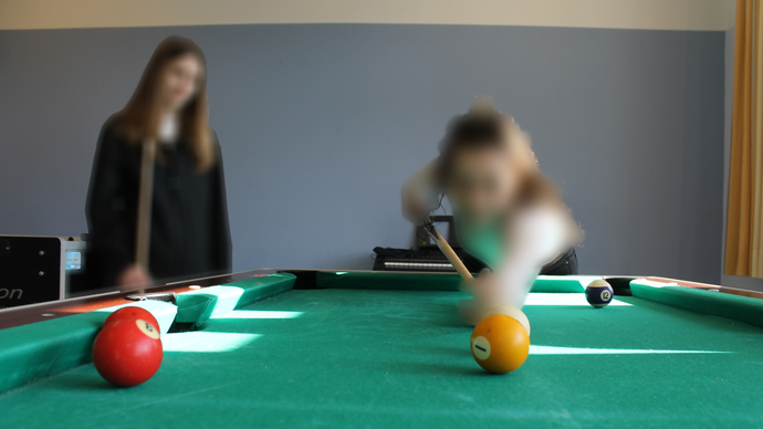 Billardspiel auf Station